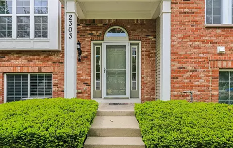 2303 Neubauer Cir, Lindenhurst, IL 60046