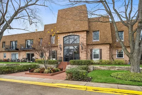 1230 Park Ave W #213, Highland Park, IL 60035