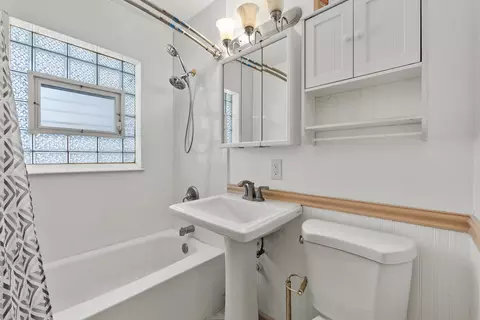 Bath - 3120 Florence Ave, Steger, IL 60475 photo 1 of 1