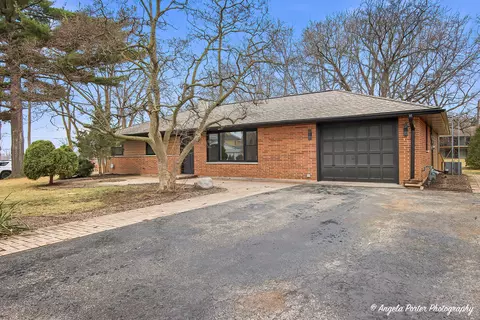 3915 Dolores Dr, Johnsburg, IL 60051