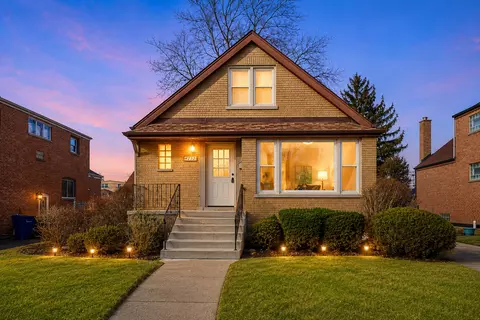 4232 W 109th St, Oak Lawn, IL 60453
