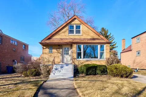 4232 W 109th St, Oak Lawn, IL 60453