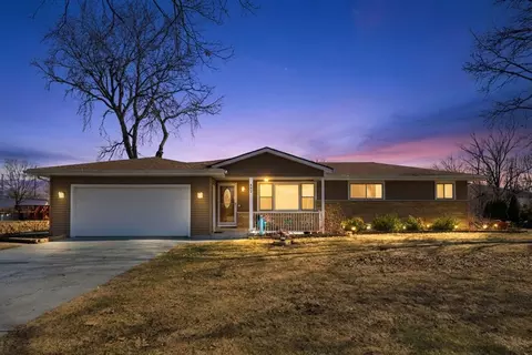 900 Barber Ln, Joliet, IL 60435