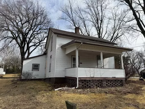 302 E 2nd St, Prophetstown, IL 61277 photo 2