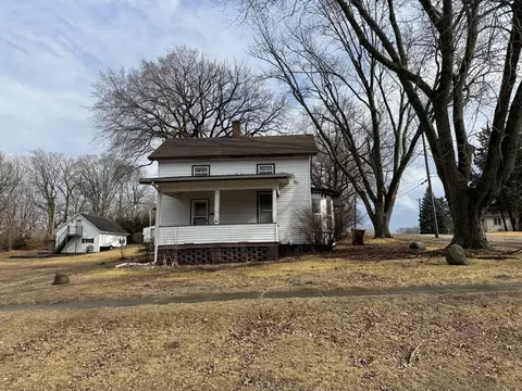 302 E 2nd St, Prophetstown, IL 61277