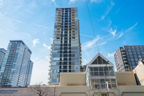 1212 N Lasalle Dr #1206, Chicago, IL 60610