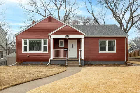 3036 Tremont Ave, Davenport, IA 52803