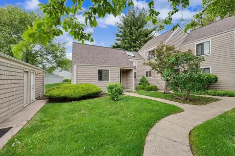 2014 Blackthorn Dr #2014, Champaign, IL 61821