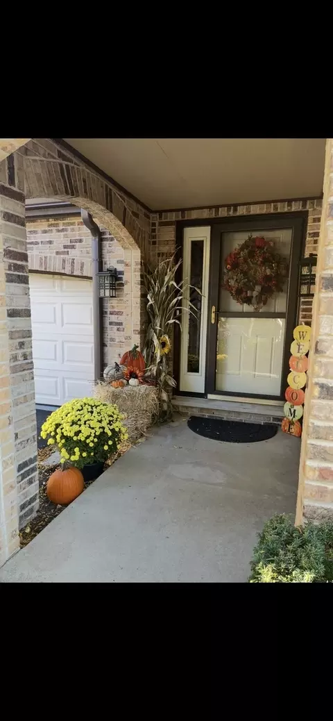 Exterior - 1810 Golf View Dr, Bartlett, IL 60103 photo 2 of 4