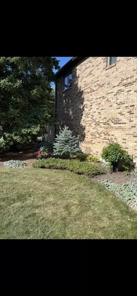 Exterior - 1810 Golf View Dr, Bartlett, IL 60103 photo 3 of 4