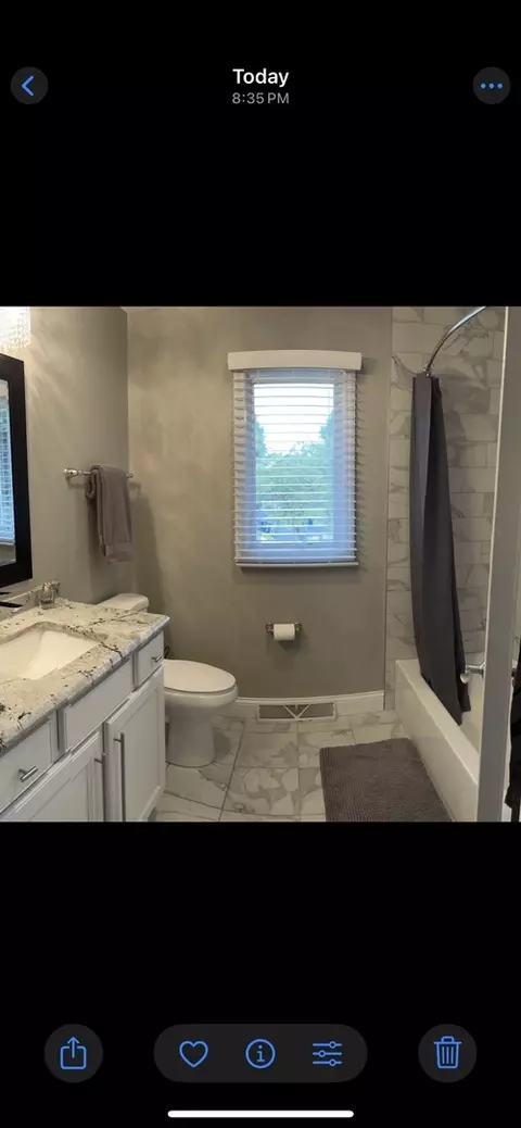 Bath - 1810 Golf View Dr, Bartlett, IL 60103 photo 2 of 5