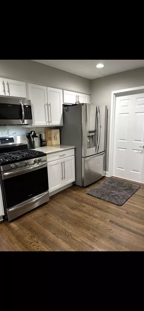 Kitchen - 1810 Golf View Dr, Bartlett, IL 60103 photo 3 of 3
