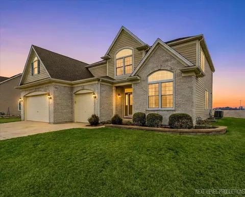 2593 Moutray Ln, North Aurora, IL 60542