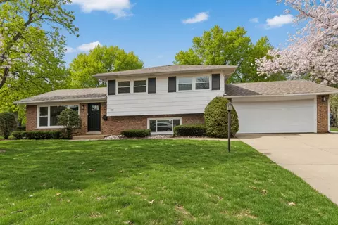 555 N Cherry Dr, Glenwood, IL 60425