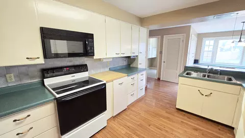Kitchen - 630 Short St, Centralia, IL 62801 photo 4 of 4
