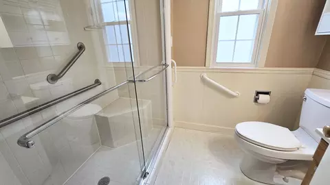 Bath - 630 Short St, Centralia, IL 62801 photo 1 of 4