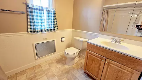 Bath - 630 Short St, Centralia, IL 62801 photo 4 of 4