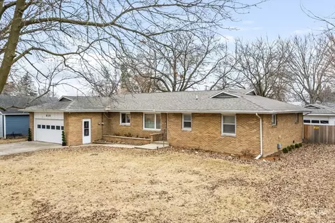 310 E Market St, Somonauk, IL 60552