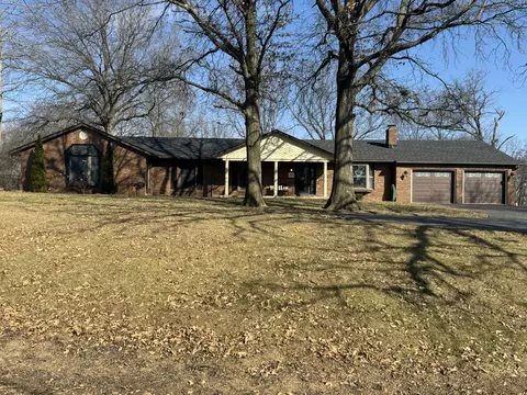 2702 Lakewood Dr, Vandalia, IL 62471