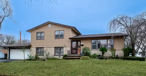 1411 S Robert Dr, Mount Prospect, IL 60056