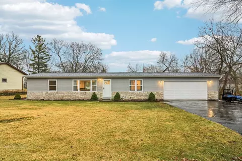 7413 Parkwood Dr, Wonder Lake, IL 60097