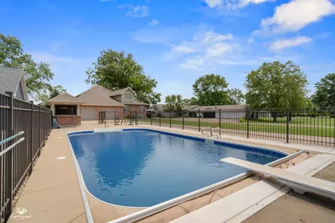 Exterior - 8043 Tamarack Ln, Morris, IL 60450 photo 6 of 8