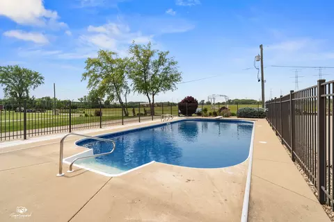 Exterior - 8043 Tamarack Ln, Morris, IL 60450 photo 7 of 8