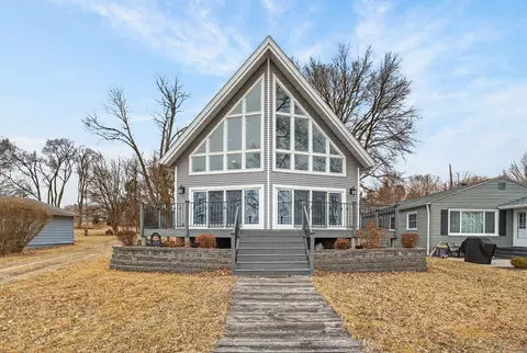 1313 Canal Shore Dr SW, Le Claire, IA 52753
