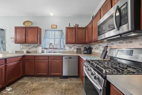 Kitchen - 25164 S Plainview Dr, Channahon, IL 60410 photo 2 of 3