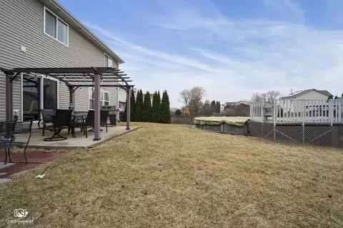 Exterior - 25164 S Plainview Dr, Channahon, IL 60410 photo 4 of 5