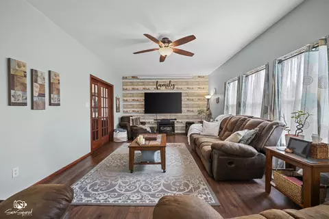 Living - 25164 S Plainview Dr, Channahon, IL 60410 photo 2 of 3