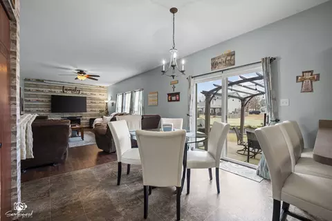 Dining - 25164 S Plainview Dr, Channahon, IL 60410 photo 1 of 4
