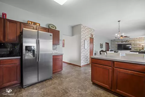 Kitchen - 25164 S Plainview Dr, Channahon, IL 60410 photo 3 of 3