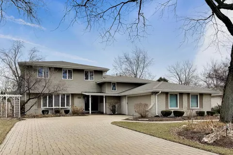 7717 Rohrer Dr, Downers Grove, IL 60516