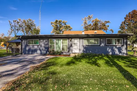 19 W720 Woodland Ave, Addison, IL 60101
