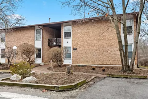 5525 E Lake Dr #A, Lisle, IL 60532