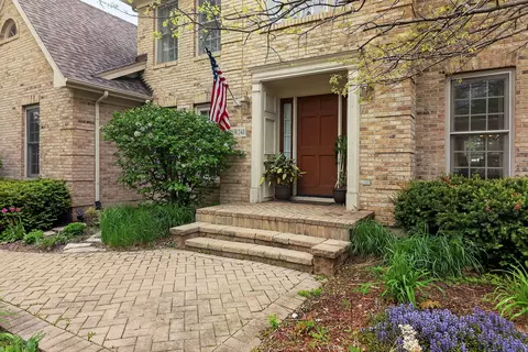 26 W248 Tuckaway Ct, Winfield, IL 60190