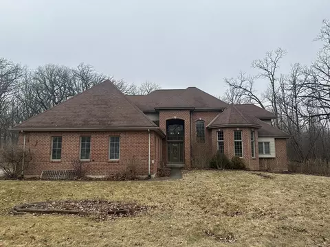 327 Royal Oak Dr, Steger, IL 60475
