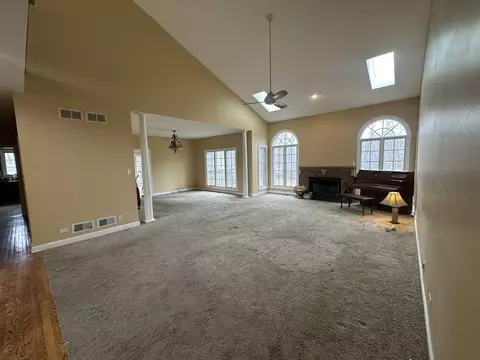 Living - 327 Royal Oak Dr, Steger, IL 60475 photo 2 of 5