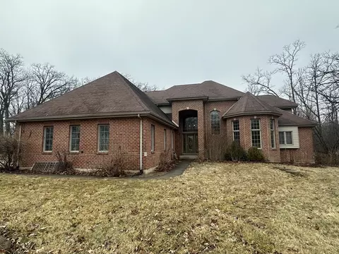 Exterior - 327 Royal Oak Dr, Steger, IL 60475 photo 2 of 4