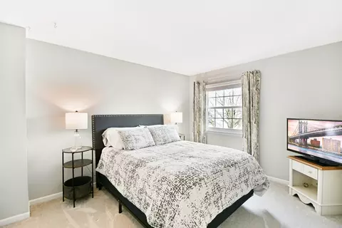 Bedroom - 1281 Old Timber Ct, Hoffman Estates, IL 60192 photo 3 of 4