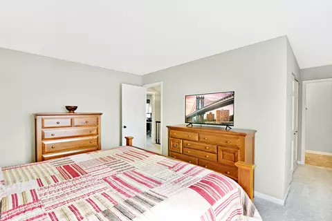 Bedroom - 1281 Old Timber Ct, Hoffman Estates, IL 60192 photo 2 of 4