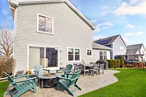 Exterior - 1281 Old Timber Ct, Hoffman Estates, IL 60192 photo 3 of 3