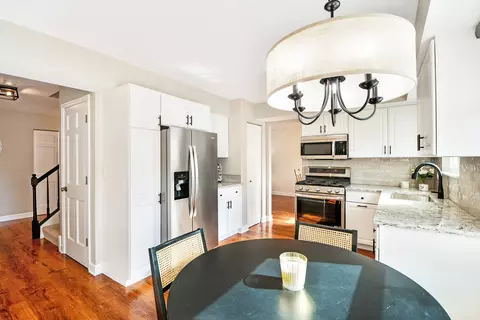 Kitchen - 1281 Old Timber Ct, Hoffman Estates, IL 60192 photo 3 of 3