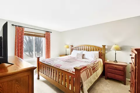 Bedroom - 1281 Old Timber Ct, Hoffman Estates, IL 60192 photo 1 of 4