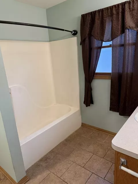 Bath - 7013 Manchester Dr, Plainfield, IL 60586 photo 1 of 3