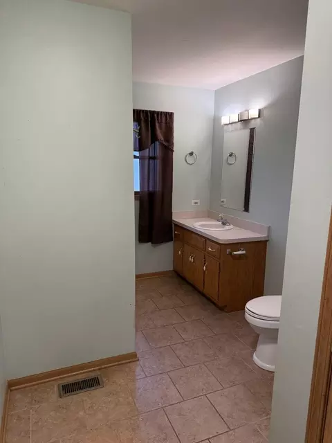 Bath - 7013 Manchester Dr, Plainfield, IL 60586 photo 2 of 3
