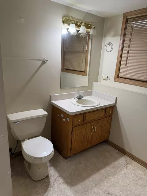 Bath - 7013 Manchester Dr, Plainfield, IL 60586 photo 3 of 3