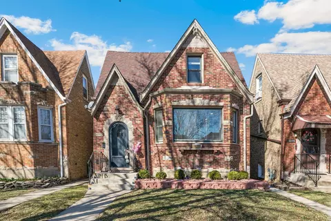6052 W Eddy St, Chicago, IL 60634