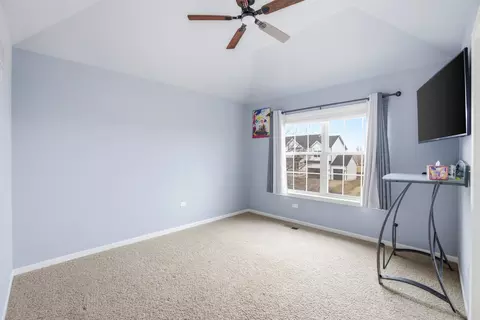 Bedroom - 635 Slate Run, Elgin, IL 60124 photo 4 of 4